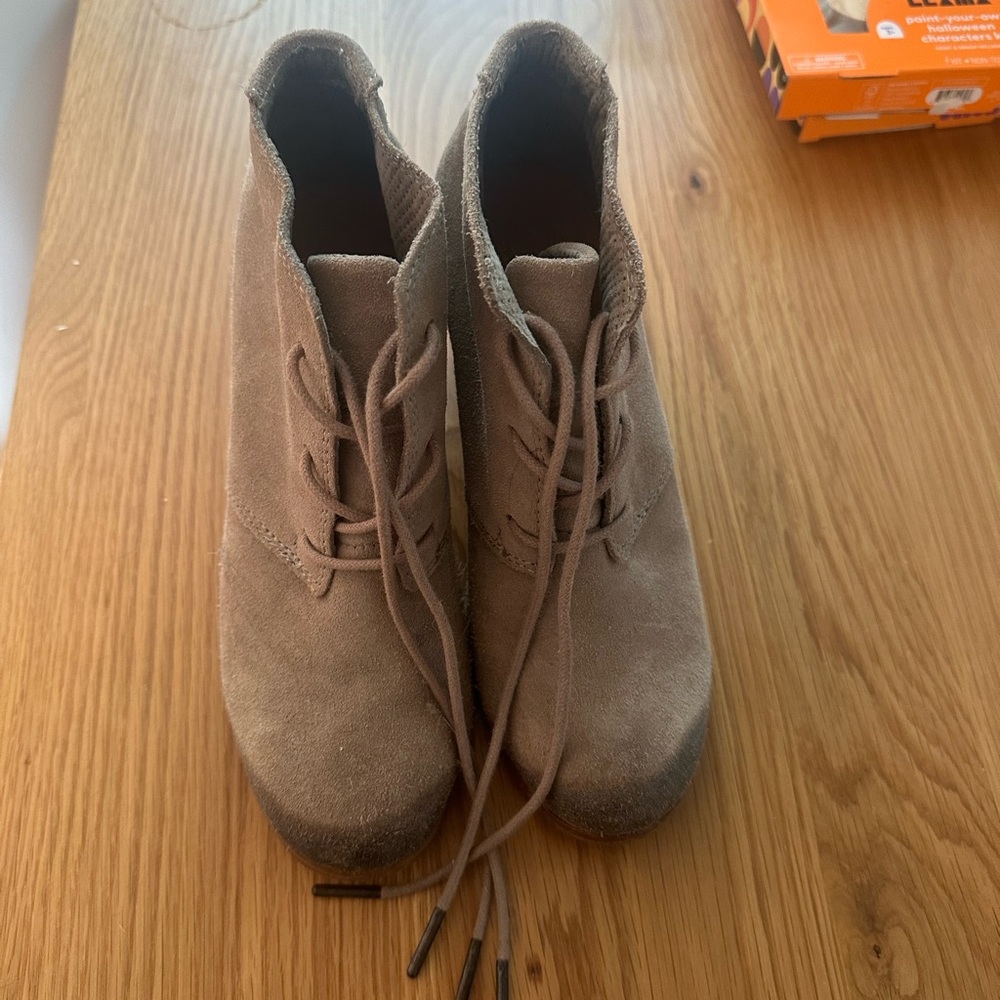 TOMS Lunata heeled lace up booties 6.5 light tan - Picture 2 of 5